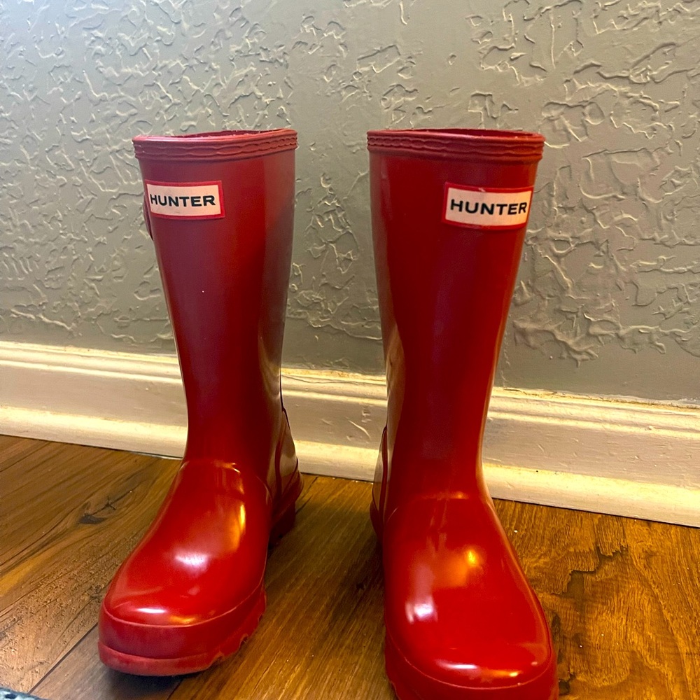 Kids Hunter Boots. Red Gloss. Unisex. Mint condition: